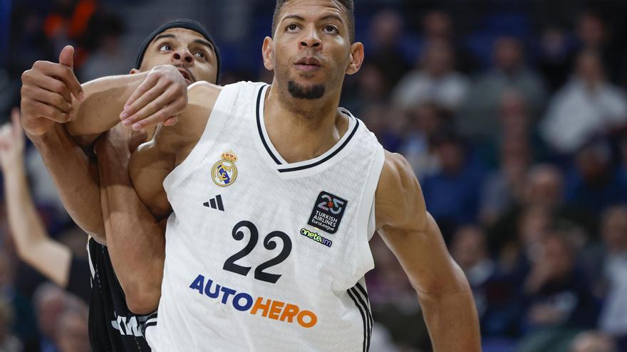 Edy Tavares, ante el ASVEL.