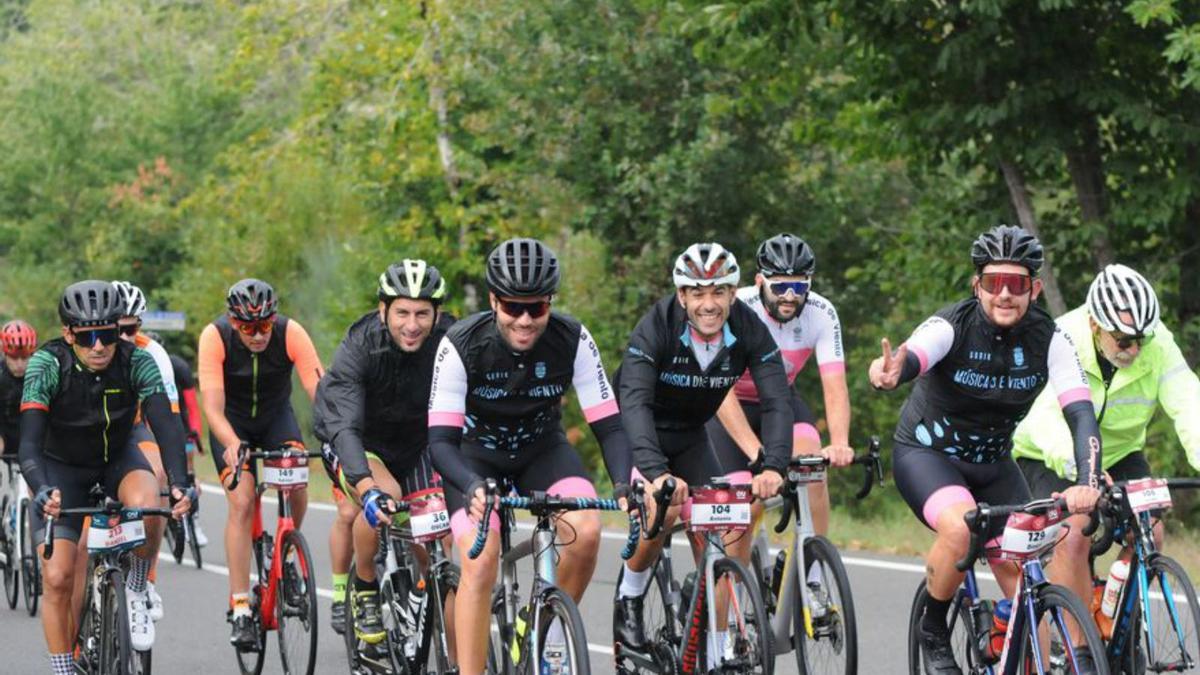 Los cicloturistas descubriendo el sur ourensano.