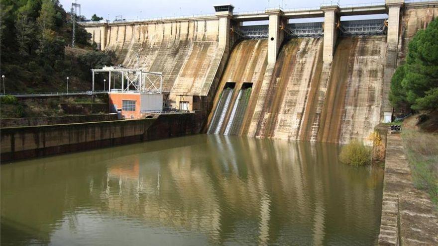 Presa del embalse de Puente Nuevo.