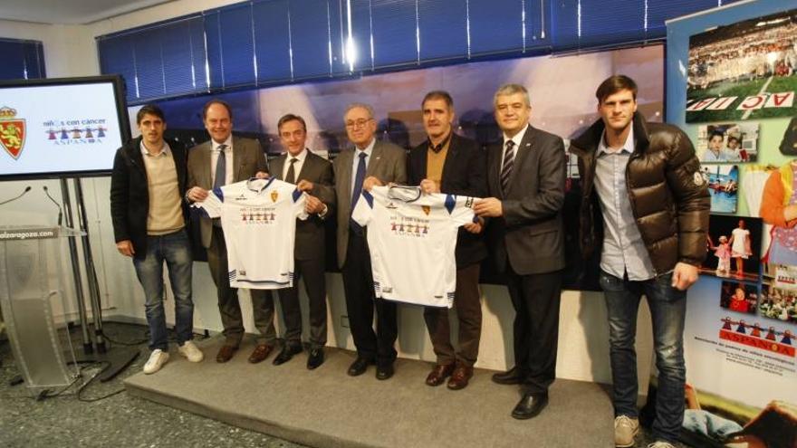 El Real Zaragoza ha presentado hoy su camiseta solidaria