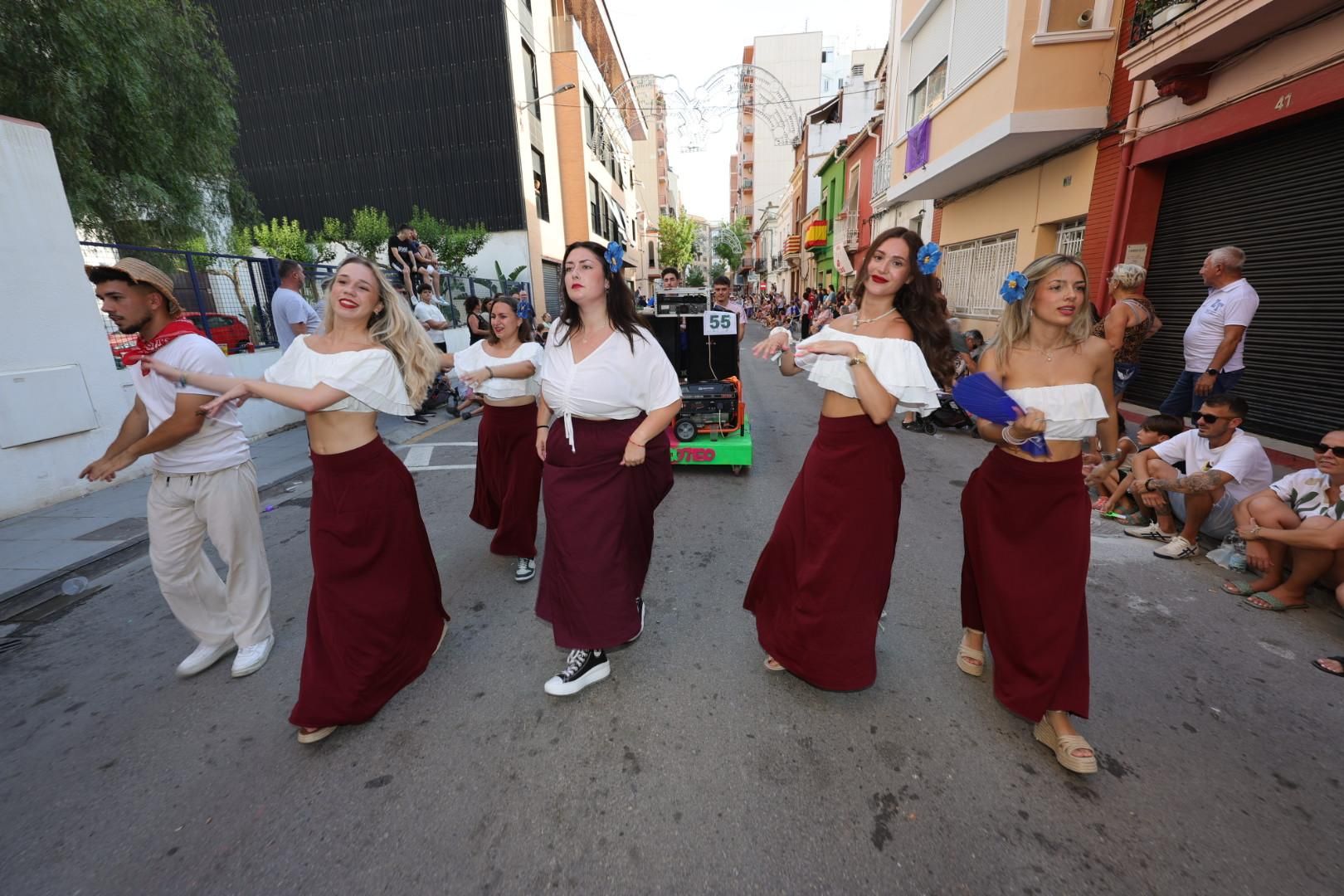 Galería | El Grau disfruta de su desfile de peñas