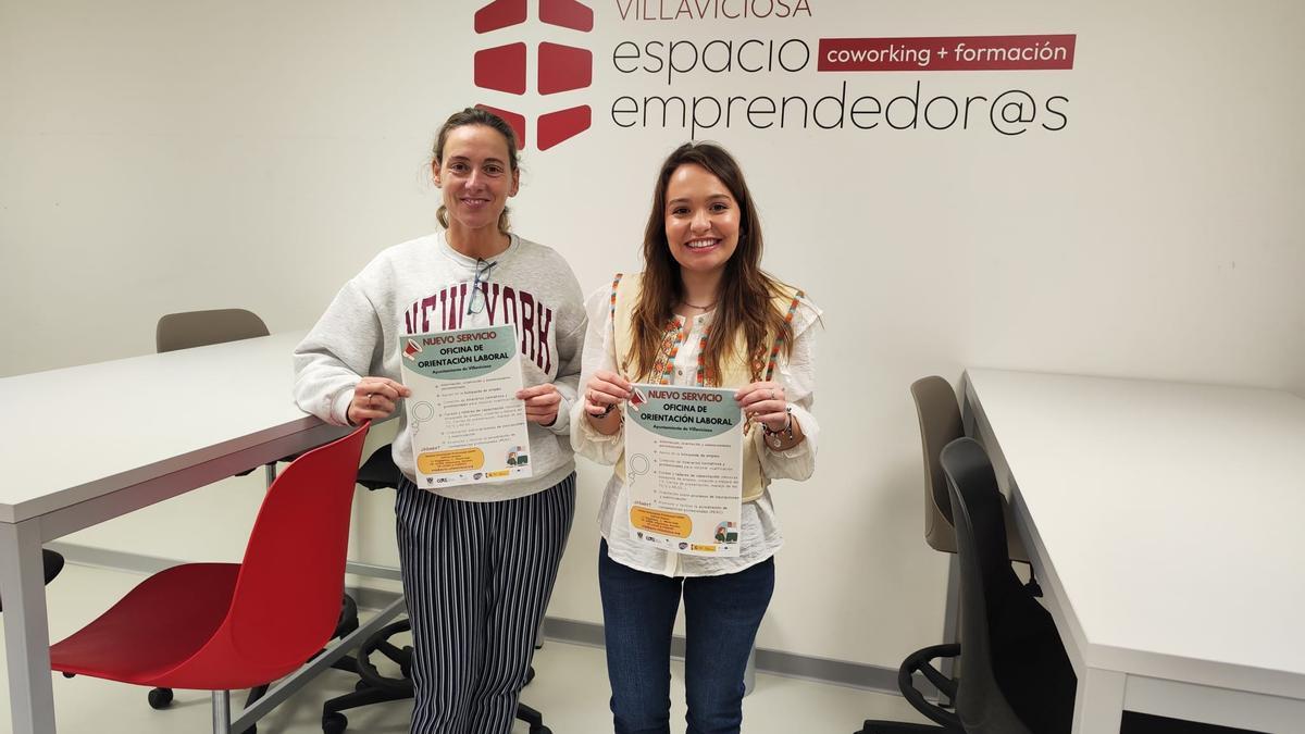 Irene Llada, de la antena cameral, y Sarah Cueva, de la oficina de orientación laboral, en el espacio coworking.