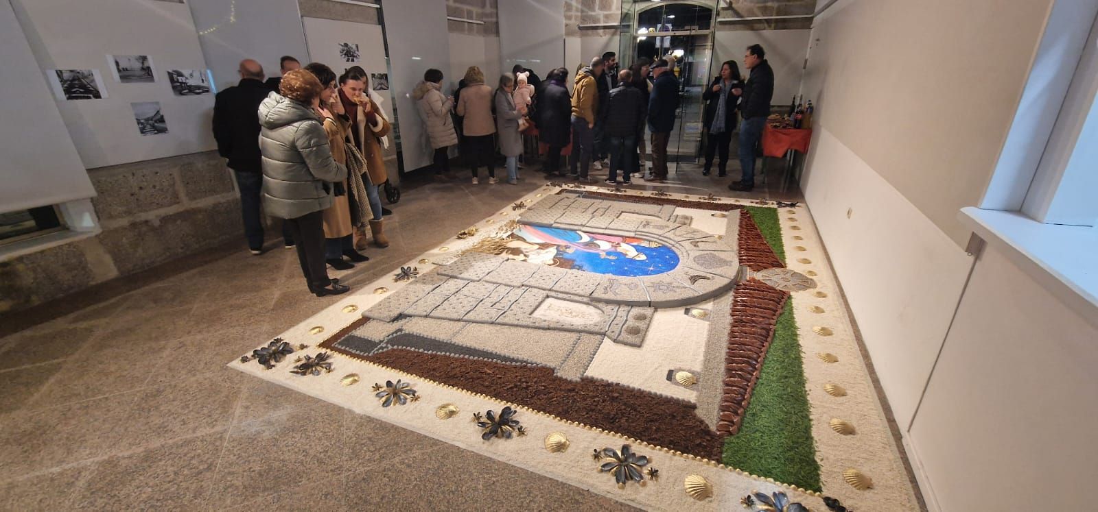 La inauguración de la alfombra "A maxia dos Santos Reis" en Bueu