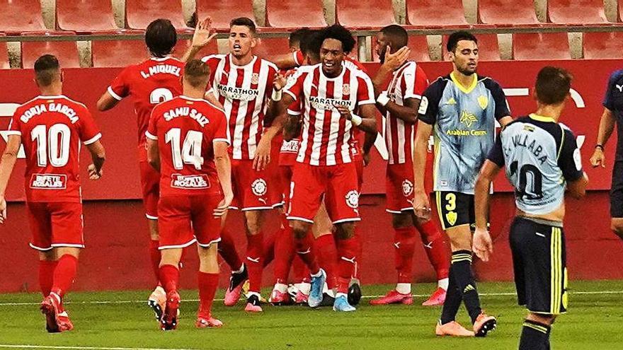 Els jugadors celebrant el gol de Stuani dijous en el partit d&#039;anada a Montilivi