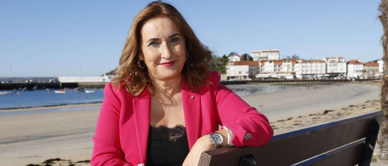 María José Pino, en el paseo marítimo de Panxón.   | // ALBA VILLAR