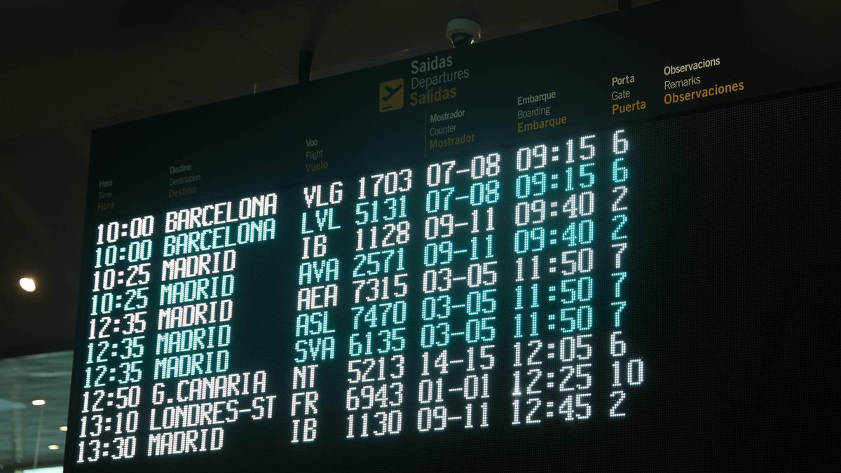 Panel de salidas actual del Aeropuerto de Vigo