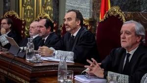 Manuel Marchena, en el centro, figura crucial del juicio a la cúpula independentista.