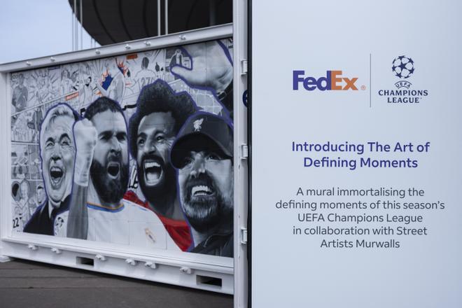 El increíble mural que preside el Stade de France para la final de la Champions