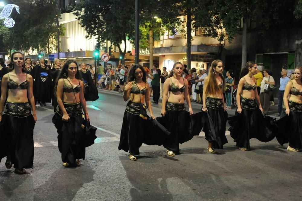 Desfile de Moros y Cristianos por las calles de Mu