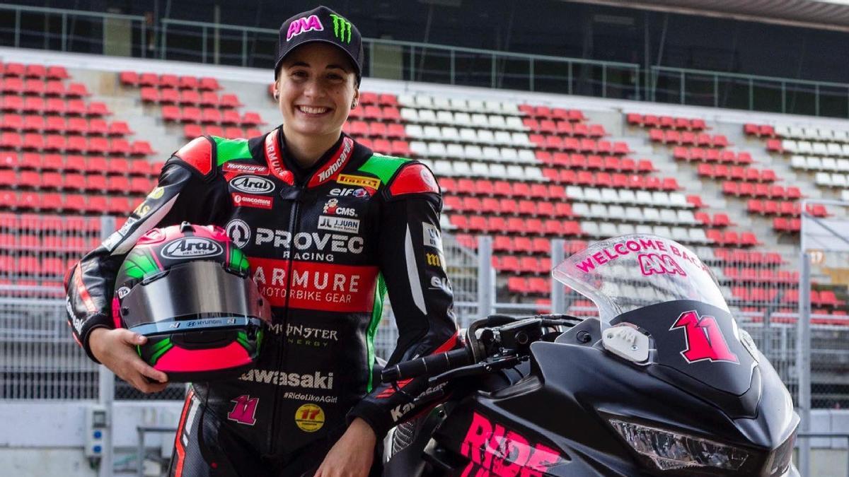 Ana Carrasco se vuelve a subir a su moto