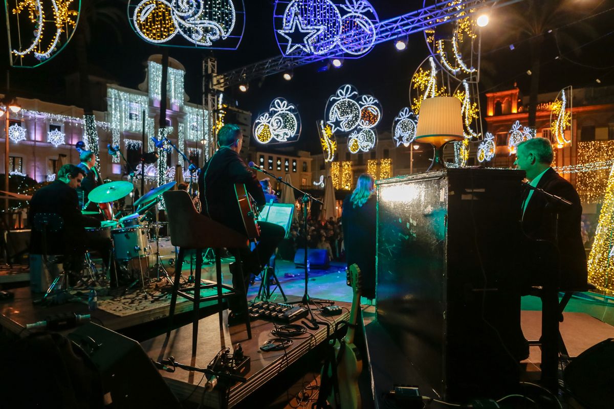 Fotogalería | Así fue el concierto de The Lucky Duckies en la plaza de España de Mérida