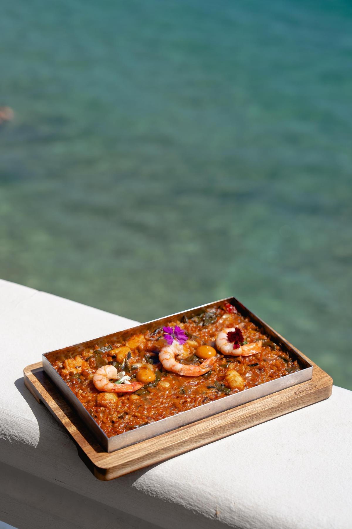 La cocina de D·VORA combina tradición mediterránea, productos de proximidad y propuestas innovadoras.