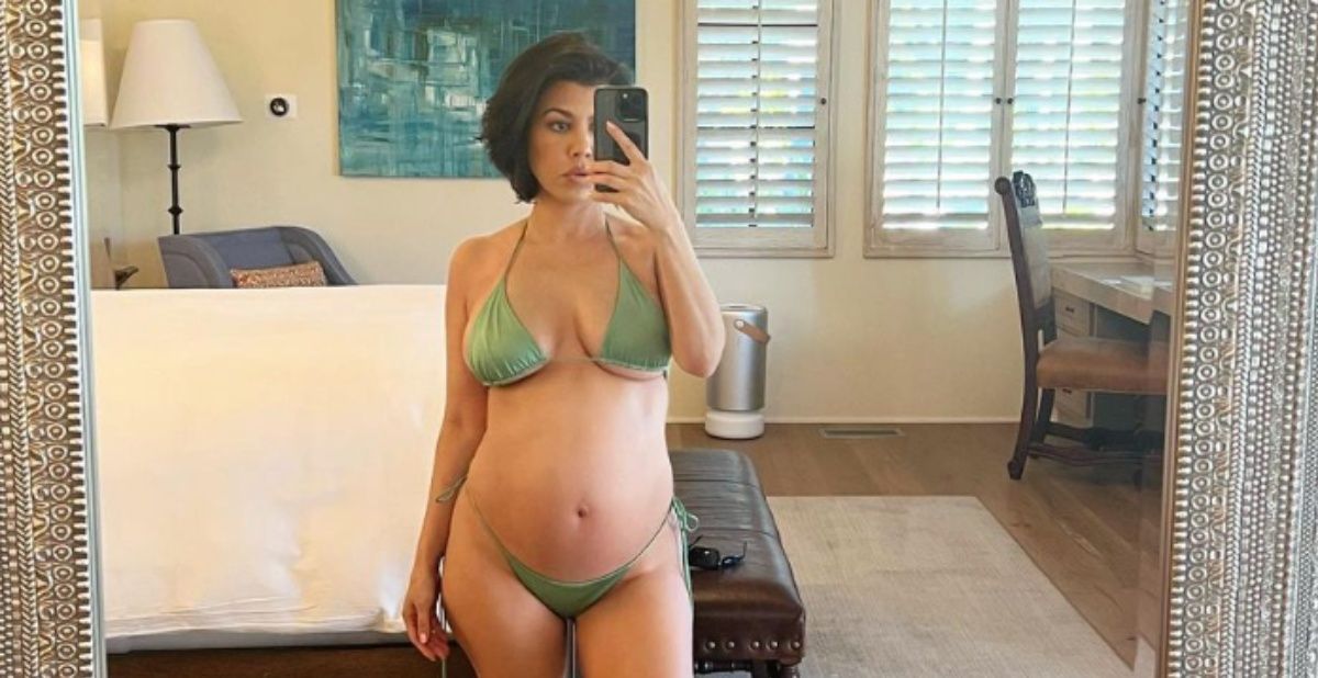 Kourtney Kardashian presume de embarazo en bikini