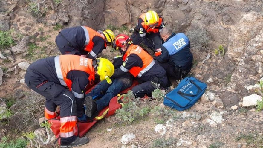 Rescatan a un senderista herido tras caer de una altura de tres metros en el Risco de Famara