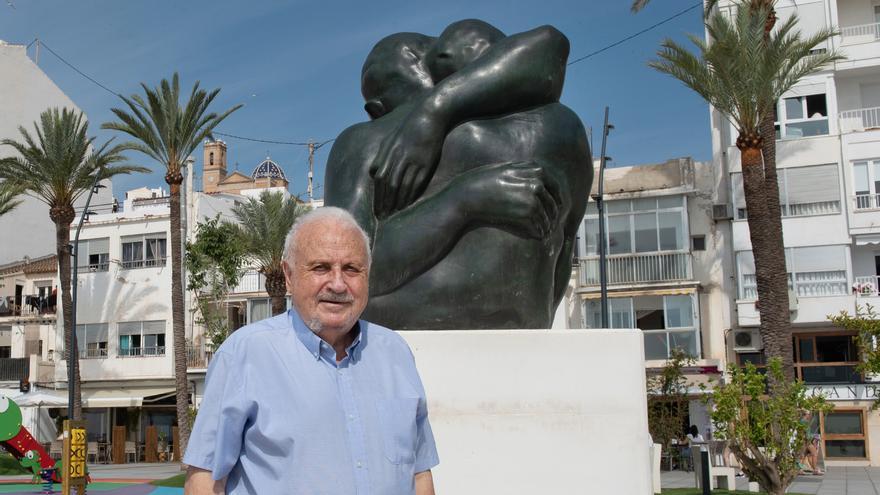 &quot;L&#039;abraç&quot; de Pepe Azorín ya es parte del paisaje de Altea