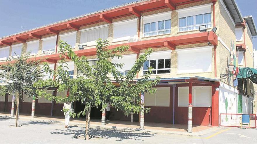 El colegio público Ángel Cruz Rueda, en Cabra, tendrá que cambiar de nombre