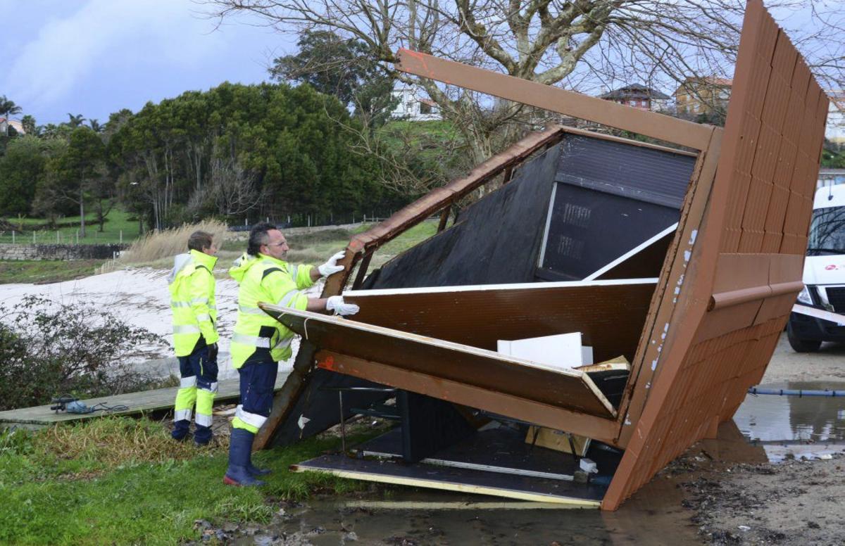 La caseta de socorrismo de
Areamilla quedó
destrozada.
|  Gonzalo Núñez |