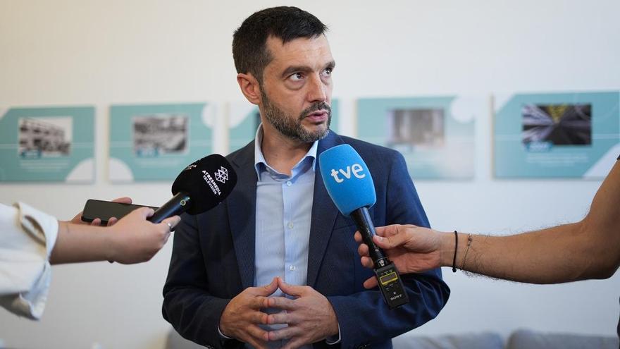 Pablo Bustinduy ha visitado en Sedaví una de las protectoras beneficiarias de las subvenciones del ministerio.