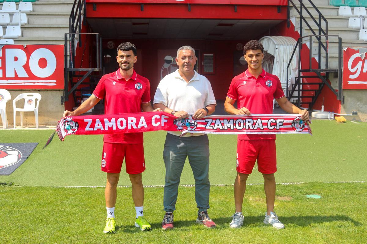 Iago Indias y  Aleix Gorjón, con David Vizcaíno