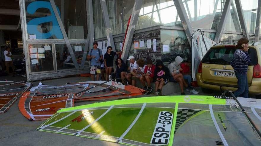 Los windsurfistas no pudieron salir a competir en el día de ayer. // Noé Parga