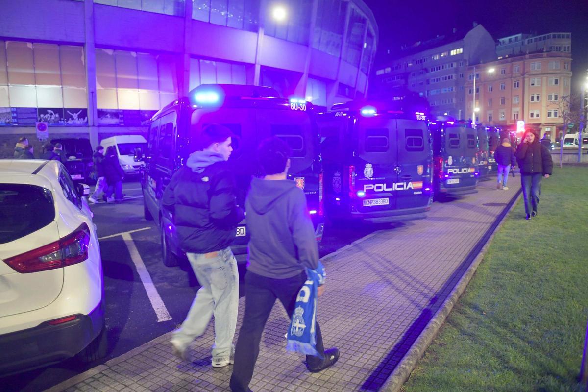 Magia blanquiazul en un Riazor pleno para el partido de octavos de Copa del Rey