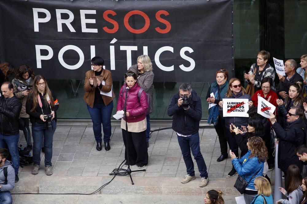 Concentració a Girona per l'alliberament dels exconsellers empresonats