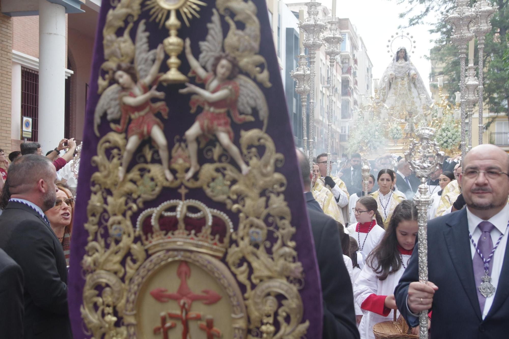 La procesión de la Virgen del Rocío por la Victoria y Lagunillas, en imágenes