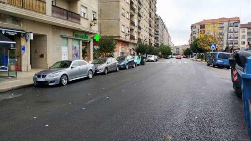 La Avenida de Castelao asfaltada pero sin pintar, ayer. // D.P.