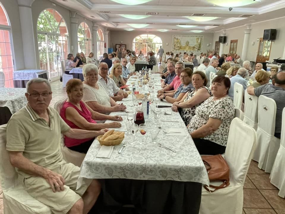 Almoines celebra el Dia de Sant Jaume con las personas mayores del pueblo