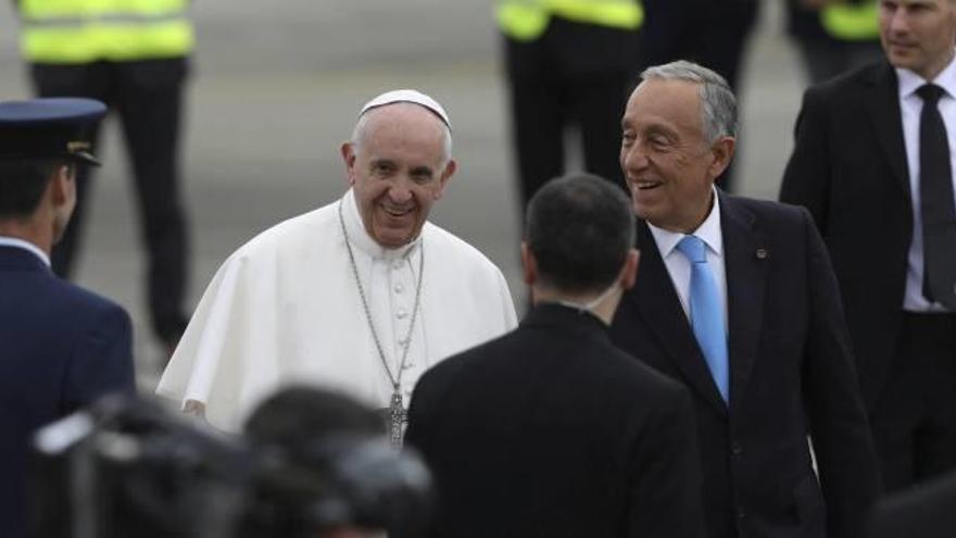 El Papa, amb el president de Portugal, Marcelo Rebelo de Sousa.