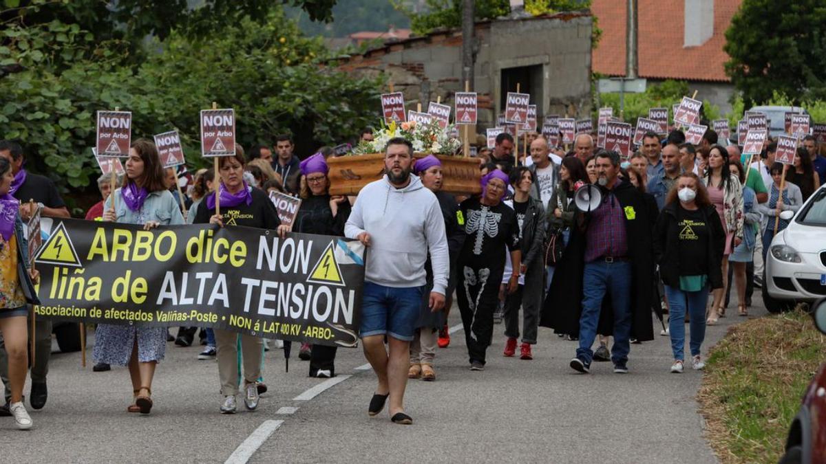 Manifestación en contra de la Línea de Alta Tensión en Arbo y As Neves hace tres semanas.   | // A. GUTIÉRREZ