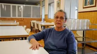 La vergüenza social plantea en los comedores llevar la comida a casa en Cáceres