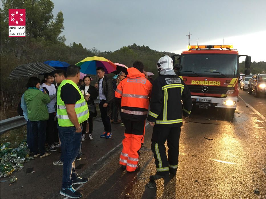 Grave accidente entre un autobús y un camión en Benicàssim