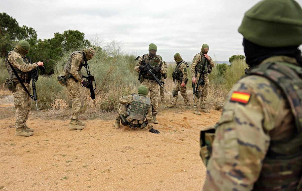 Militares españoles están entrenando a un grupo de 400 soldados ucranianos, como parte de la asistencia militar de la UE a Ucrania en medio de la crisis del país con Rusia