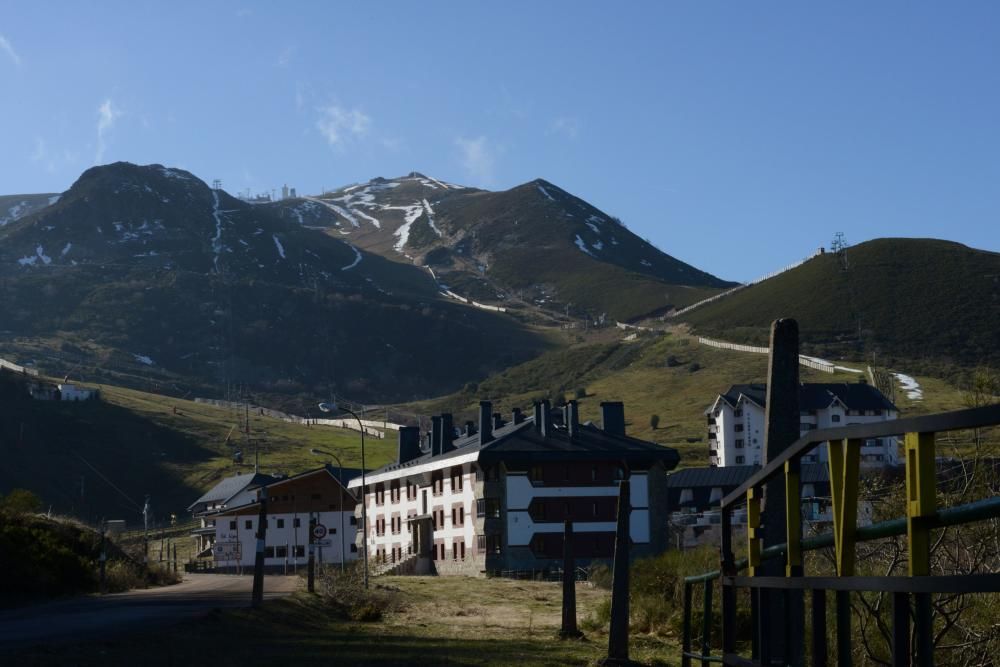 La estación de esquí Valgrande-Pajares sin nieve