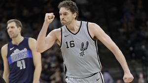 Pau Gasol durante el transcurso de un partido de la NBA.