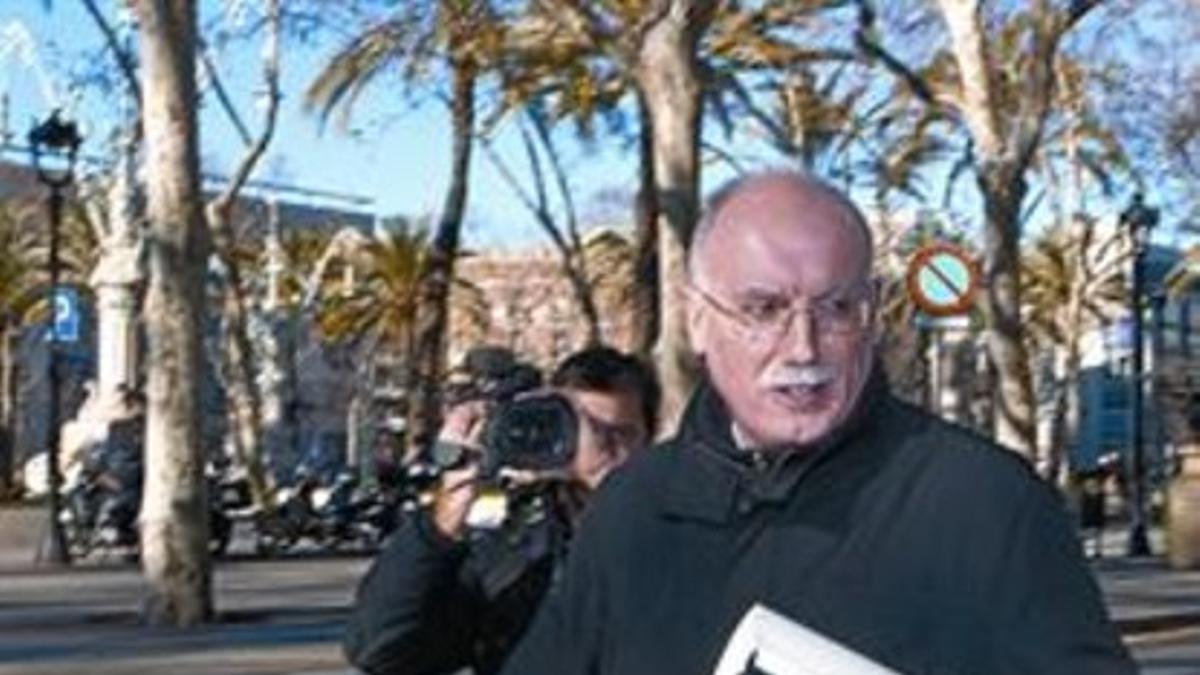 Vicenç Gavaldà, tras recoger la sentencia en la Audiencia.