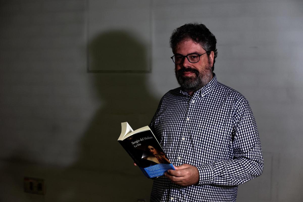 El escritor Sergio del Molino con su nueva novela, 'La hija'.