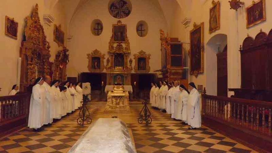 Religiosas y asistentes a la comisión internacional de dominicas, durante un acto en el convento. Foto