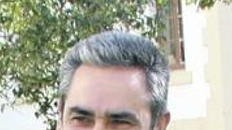 Roberto Santiago.