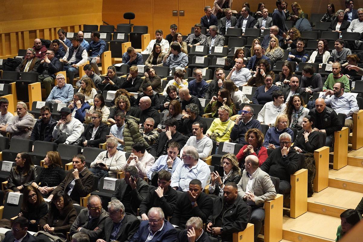 Les imatges de l'entrega de plaques als restaurants recomanats a la Guia Michelin