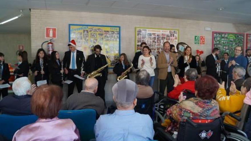 Villancicos para felicitar las fiestas en la Residencia de la Tercera Edad San Francisco