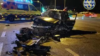 El conductor de un taxi ilegal se da a la fuga después chocar en el polígono Calonge y dejar dos personas heridas