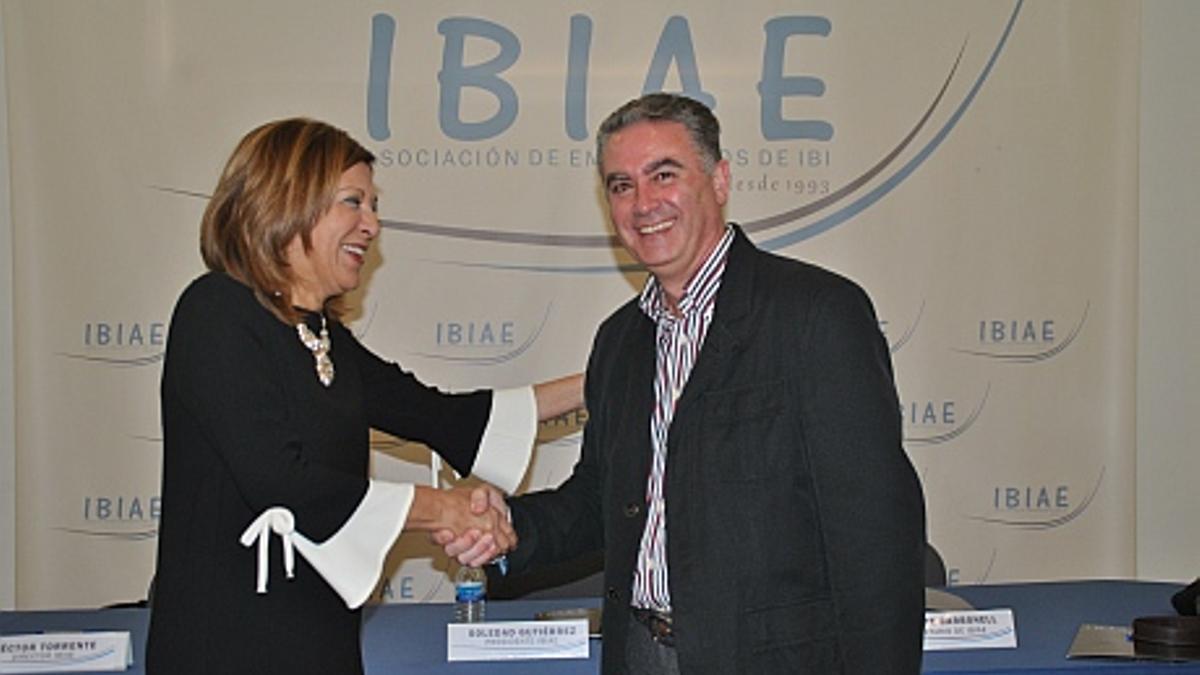 Pedro Prieto en 2016 junto con su antecesora al frente de Ibiae, Soledad Gutiérrez.