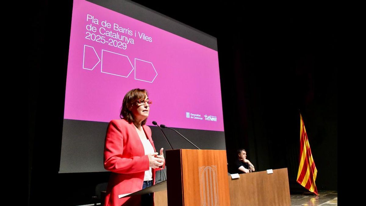 La consellera Paneque durant l'acte a Girona