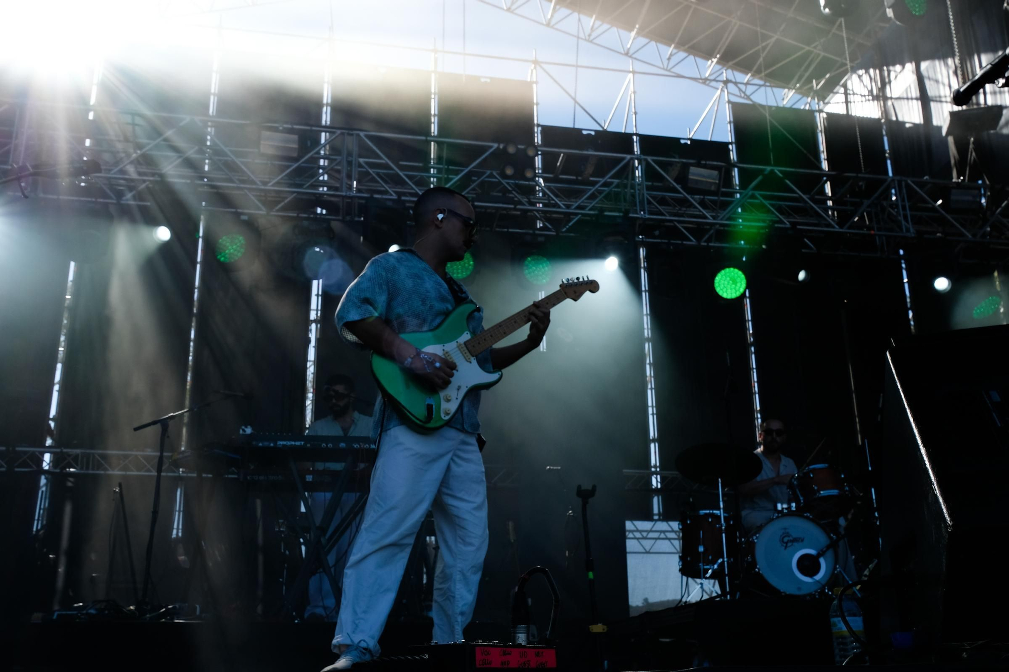 Primer día de conciertos en el Festival Cala Mijas 2023: Juicy Bae y Vera Fauna.