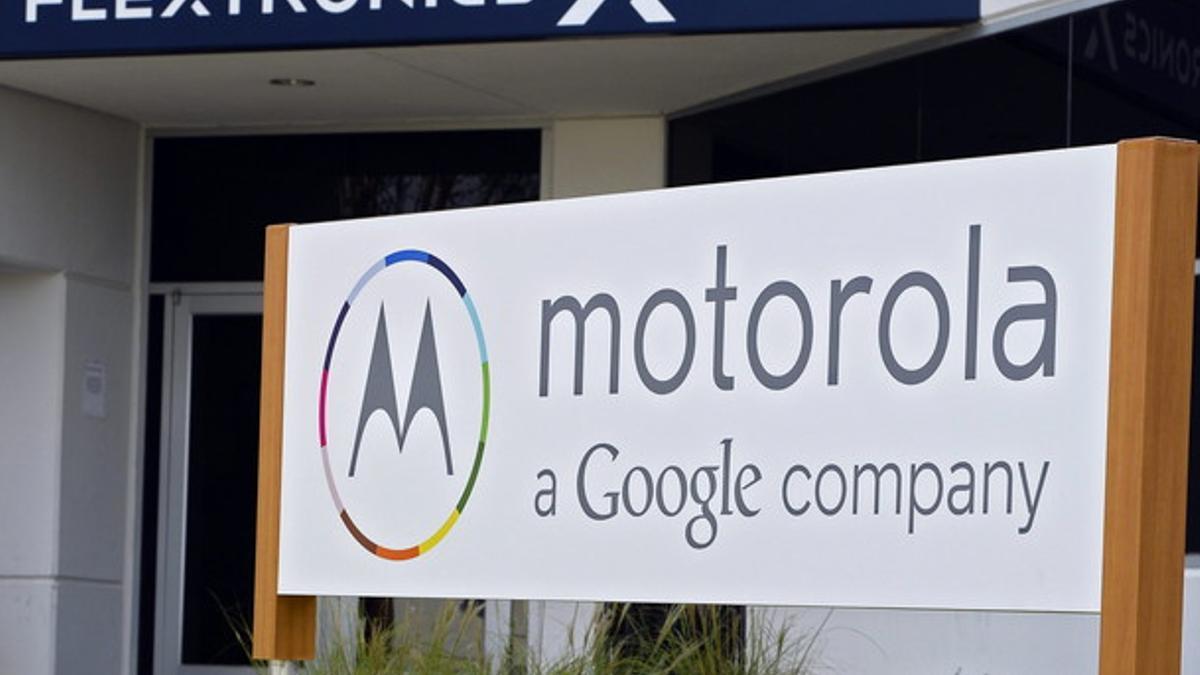 Letrero de la inauguración de la fábrica de Motorola en Fort Worth (Estados Unidos).