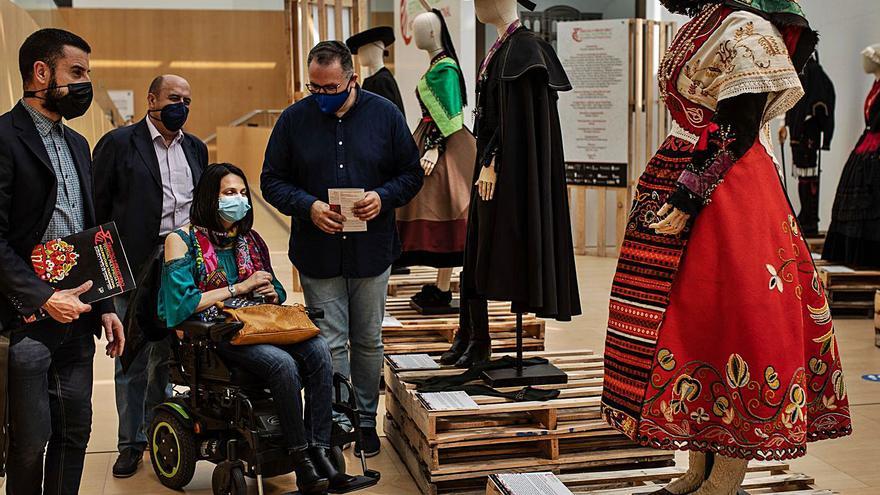 Los mejores trajes tradicionales y joyas de la Virgen, en Zamora - La  Opinión de Zamora