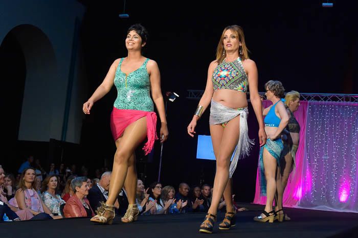 Desfile benéfico de la Asociación Canaria de ...