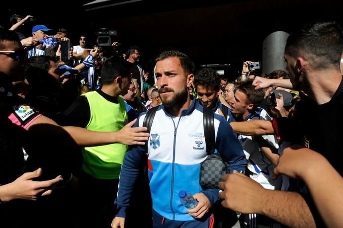 Llegada de la afición y de los equipos de CD Tenerife y de la UD Las Palmas antes de comenzar el Derbi en el estadio.